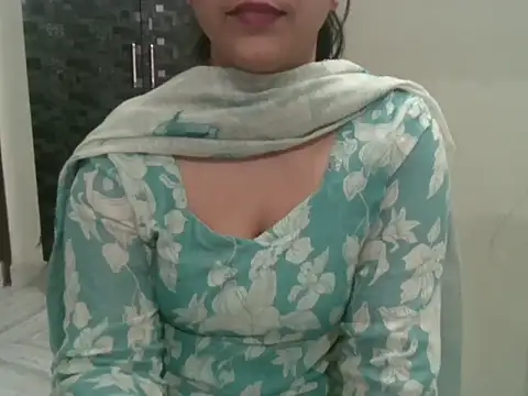 Snapshot of Adaa7 chatting on May 8, 9:58 am Adaa7 online show from May 8, 9:58 am