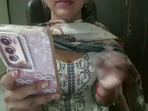 Snapshot of Adaa7 chatting on May 23, 6:12 pm Adaa7 online show from May 23, 6:12 pm
