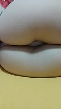 Snapshot of casal1001 chatting on February 6, 8:18 am casal1001 online show from February 6, 8:18 am