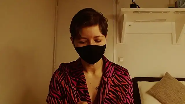 Snapshot of Alexxa_XX chatting on February 19, 7:04 am Alexxa XX online show from February 19, 7:04 am