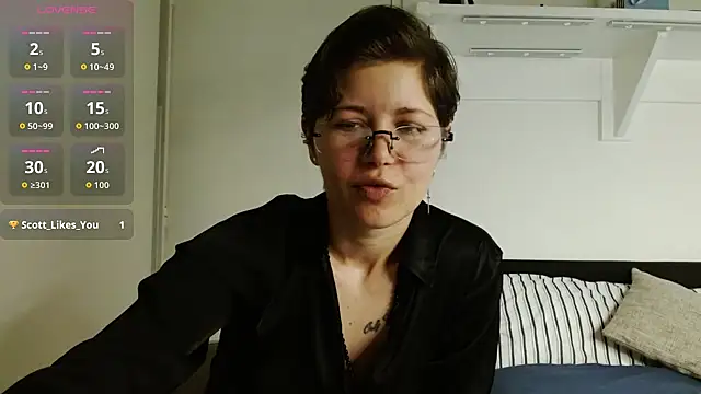 Snapshot of Alexxa_XX chatting on February 24, 9:02 pm Alexxa XX online show from February 24, 9:02 pm