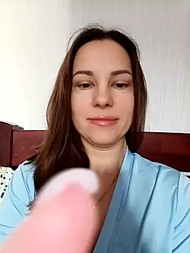 Snapshot of She-Moon chatting on January 16, 7:01 am She-Moon online show from January 16, 7:01 am