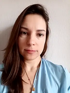 Snapshot of She-Moon chatting on February 6, 6:51 am She-Moon online show from February 6, 6:51 am