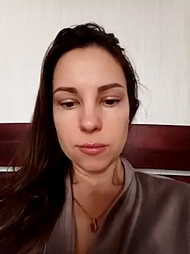 Snapshot of She-Moon chatting on February 15, 9:19 am She-Moon online show from February 15, 9:19 am