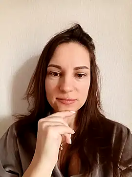 Snapshot of She-Moon chatting on February 20, 6:59 am She-Moon online show from February 20, 6:59 am