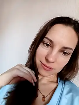 Snapshot of She-Moon chatting on March 3, 6:52 am She-Moon online show from March 3, 6:52 am