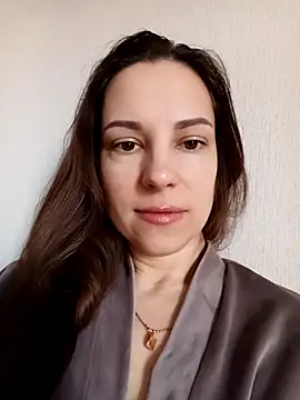 Snapshot of She-Moon chatting on March 6, 6:32 am She-Moon online show from March 6, 6:32 am