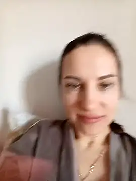 Snapshot of She-Moon chatting on March 17, 7:01 am She-Moon online show from March 17, 7:01 am