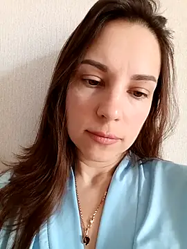 Snapshot of She-Moon chatting on March 20, 7:35 am She-Moon online show from March 20, 7:35 am