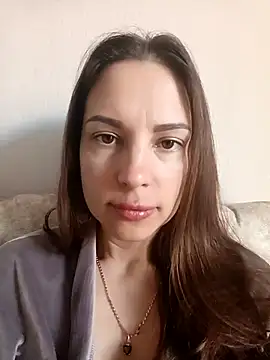 Snapshot of She-Moon chatting on May 7, 5:24 am She-Moon online show from May 7, 5:24 am