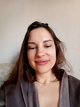 Snapshot of She-Moon chatting on May 15, 5:47 am She-Moon online show from May 15, 5:47 am