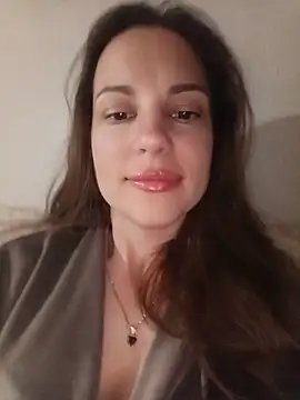 Snapshot of She-Moon chatting on May 28, 6:49 pm She-Moon online show from May 28, 6:49 pm