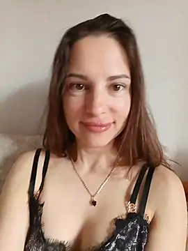 Snapshot of She-Moon chatting on May 31, 5:59 am She-Moon online show from May 31, 5:59 am