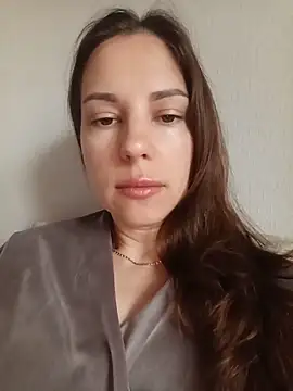 Snapshot of She-Moon chatting on June 3, 5:54 am She-Moon online show from June 3, 5:54 am