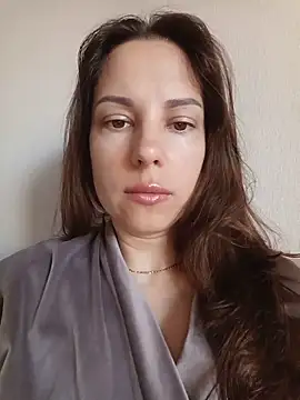 Snapshot of She-Moon chatting on June 5, 5:47 am She-Moon online show from June 5, 5:47 am