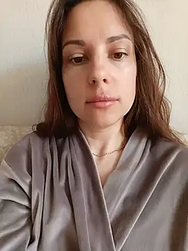 Snapshot of She-Moon chatting on June 5, 6:52 am She-Moon online show from June 5, 6:52 am