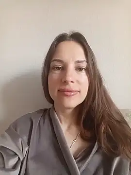 Snapshot of She-Moon chatting on June 6, 5:45 am She-Moon online show from June 6, 5:45 am
