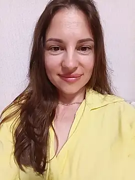 Snapshot of She-Moon chatting on June 9, 5:46 pm She-Moon online show from June 9, 5:46 pm