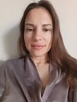 Snapshot of She-Moon chatting on June 11, 5:27 am She-Moon online show from June 11, 5:27 am