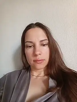 Snapshot of She-Moon chatting on June 16, 5:54 am She-Moon online show from June 16, 5:54 am