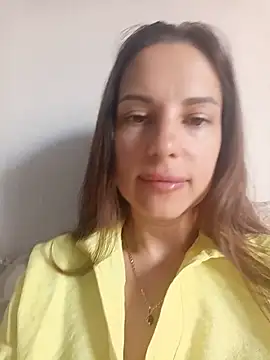 Snapshot of She-Moon chatting on June 23, 5:38 am She-Moon online show from June 23, 5:38 am