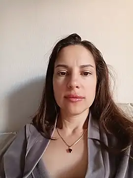 Snapshot of She-Moon chatting on June 25, 4:34 am She-Moon online show from June 25, 4:34 am
