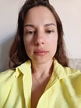 Snapshot of She-Moon chatting on June 26, 5:56 am She-Moon online show from June 26, 5:56 am