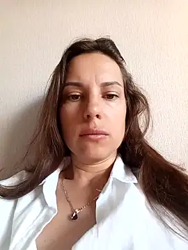 Snapshot of She-Moon chatting on July 1, 5:31 am She-Moon online show from July 1, 5:31 am