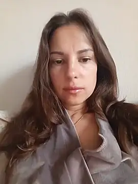 Snapshot of She-Moon chatting on July 3, 6:20 am She-Moon online show from July 3, 6:20 am