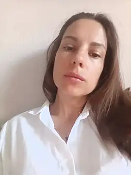 Snapshot of She-Moon chatting on July 5, 5:36 am She-Moon online show from July 5, 5:36 am