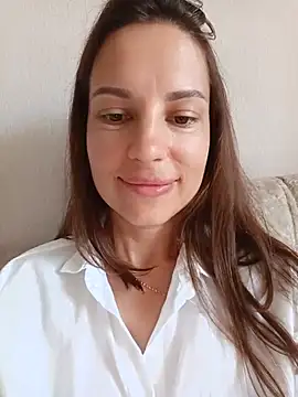 Snapshot of She-Moon chatting on July 7, 6:47 am She-Moon online show from July 7, 6:47 am