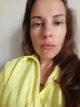 Snapshot of She-Moon chatting on July 8, 5:23 am She-Moon online show from July 8, 5:23 am