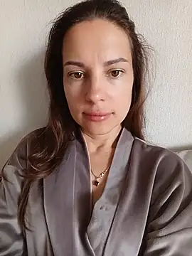 Snapshot of She-Moon chatting on July 9, 5:55 am She-Moon online show from July 9, 5:55 am