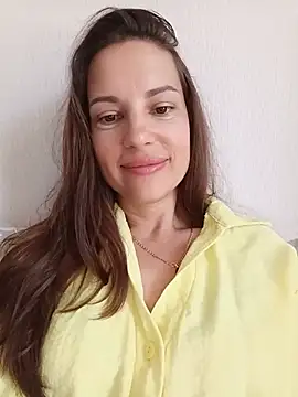 Snapshot of She-Moon chatting on July 11, 7:33 am She-Moon online show from July 11, 7:33 am