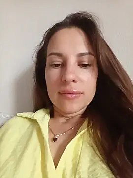 Snapshot of She-Moon chatting on July 13, 5:21 am She-Moon online show from July 13, 5:21 am