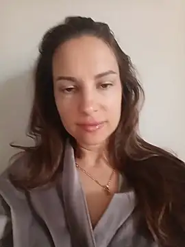 Snapshot of She-Moon chatting on July 14, 5:34 am She-Moon online show from July 14, 5:34 am
