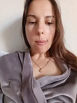 Snapshot of She-Moon chatting on July 15, 5:56 am She-Moon online show from July 15, 5:56 am