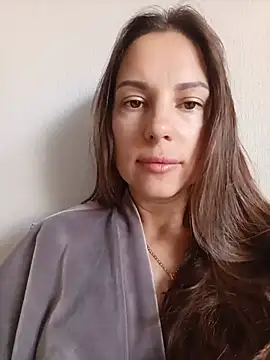 Snapshot of She-Moon chatting on July 18, 5:33 am She-Moon online show from July 18, 5:33 am