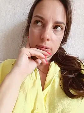 Snapshot of She-Moon chatting on July 28, 8:32 am She-Moon online show from July 28, 8:32 am