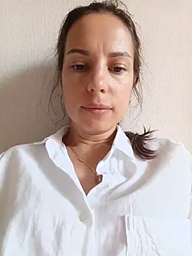 Snapshot of She-Moon chatting on August 1, 6:23 am She-Moon online show from August 1, 6:23 am