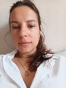 Snapshot of She-Moon chatting on August 3, 7:07 am She-Moon online show from August 3, 7:07 am