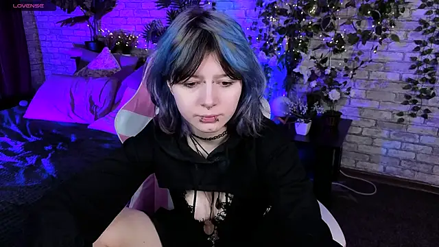 Ashley Veil online show from March 3, 8:15 pm