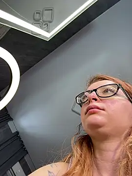 Snapshot of coy_girl_ chatting on February 12, 11:05 am coy girl online show from February 12, 11:05 am