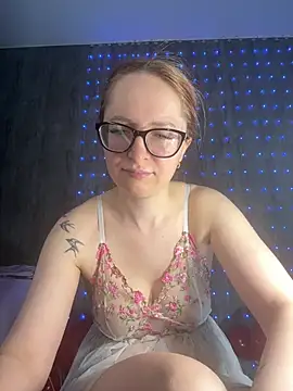 Snapshot of coy_girl_ chatting on February 17, 11:18 am coy girl online show from February 17, 11:18 am