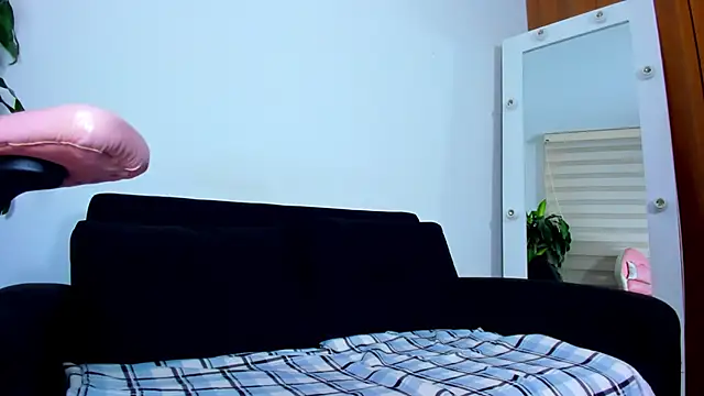 Snapshot of babypeach_1 chatting on January 15, 10:46 pm babypeach 1 online show from January 15, 10:46 pm