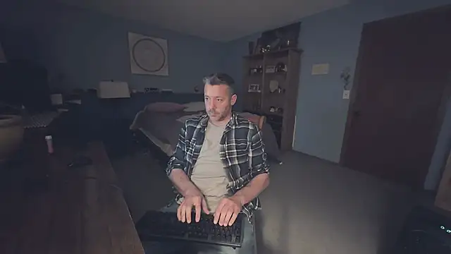 chrisw8140 online show from May 2, 3:33 am