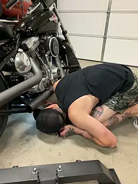 Snapshot of brngitdwn chatting on March 20, 6:07 am brngitdwn online show from March 20, 6:07 am