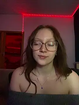 YoungLisaa18 online show from March 10, 7:52 pm