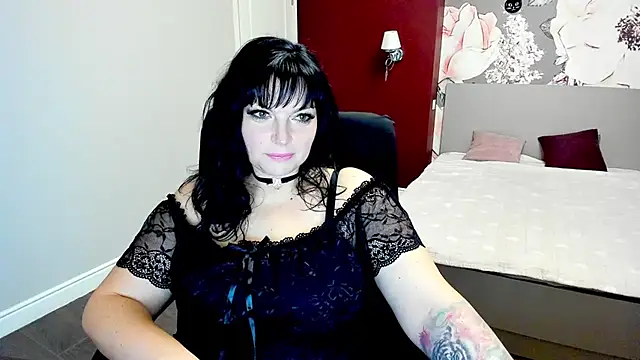 Victoria booth online show from February 18, 1:29 pm