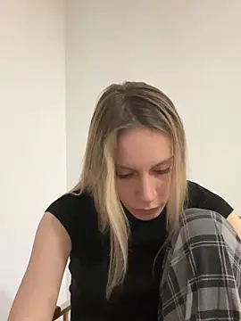 Snapshot of cherry25 chatting on January 16, 3:38 pm cherry25 online show from January 16, 3:38 pm